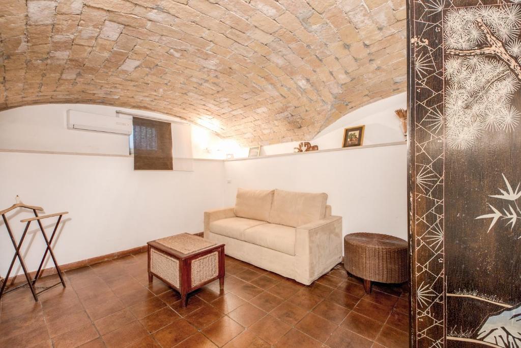 The Vault Suite Rome Room photo