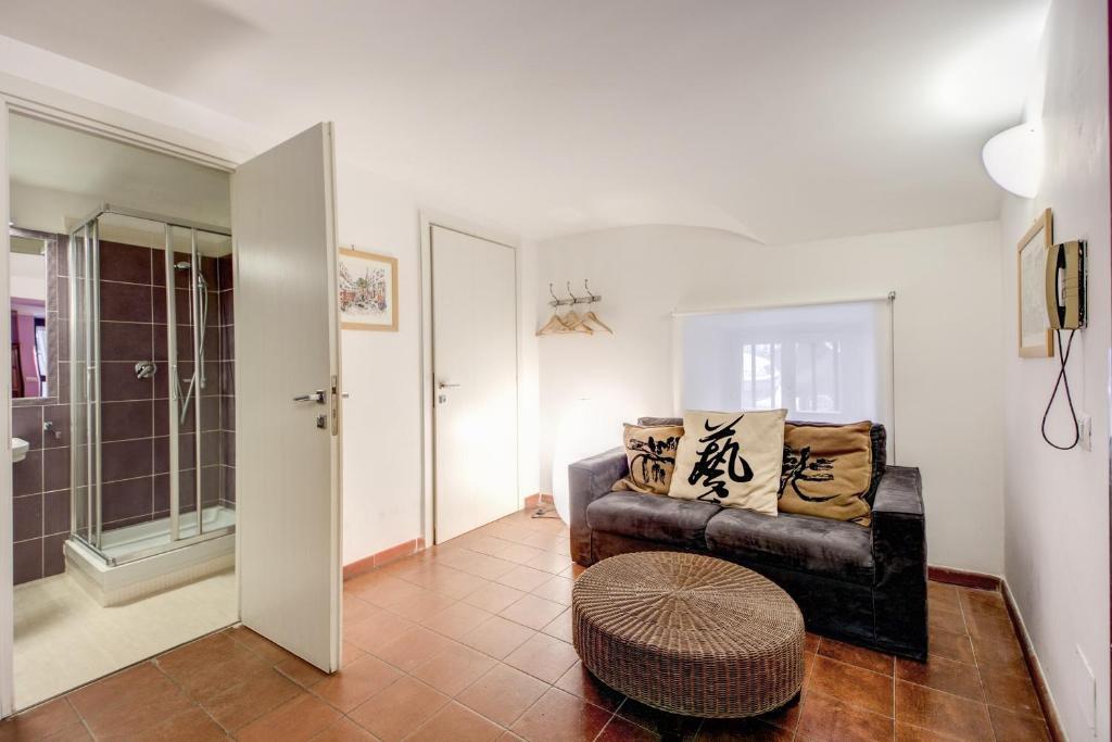 The Vault Suite Rome Room photo